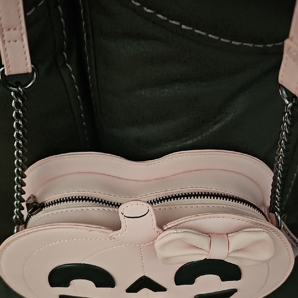 MAD Engine Pink and Black Pumpkin Bag - Picture 4 of 6